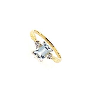 Yellow Gold Aquamarine & Diamond Ring