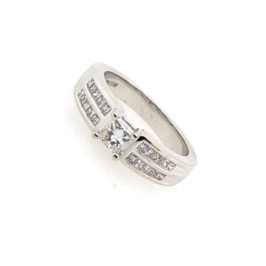 Pre-Owned White Gold Diamond Ring